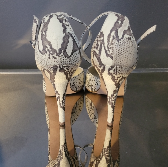 Colin Stuart Snakeskin Print Pumps - Picture 4 of 4
